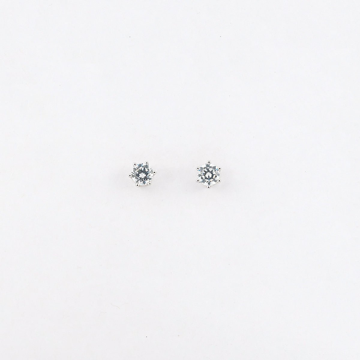 Silver Gleaming round Solitaire Earrings