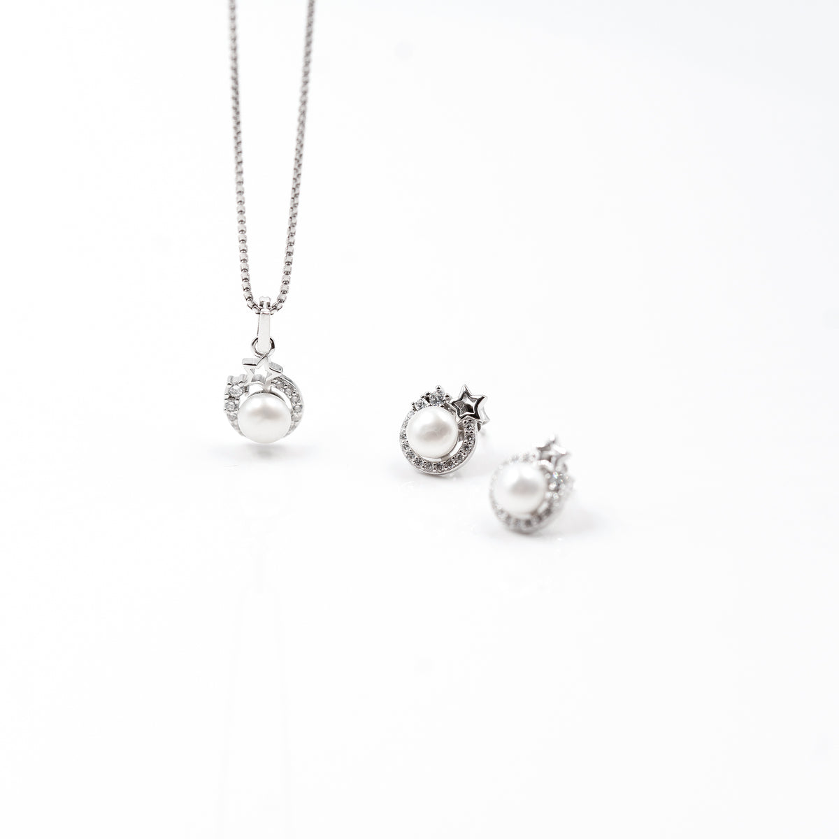 Silver Diamond Halo Pearl Pendant Jewelry Set